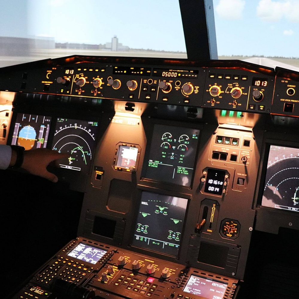 airbus-a320-cockpit-2021-08-29-10-44-53-utc-2-1-1.jpg